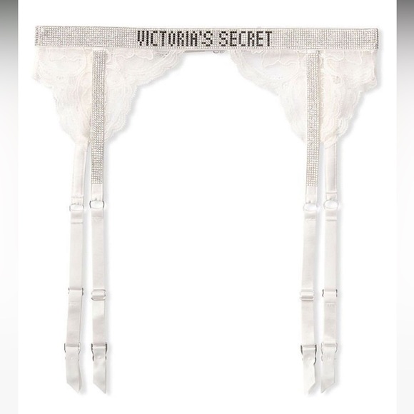 VICTORIA’S SECRET VERY SEXY
Shine Strap Lace Garter Belt in White - Picture 2 of 5